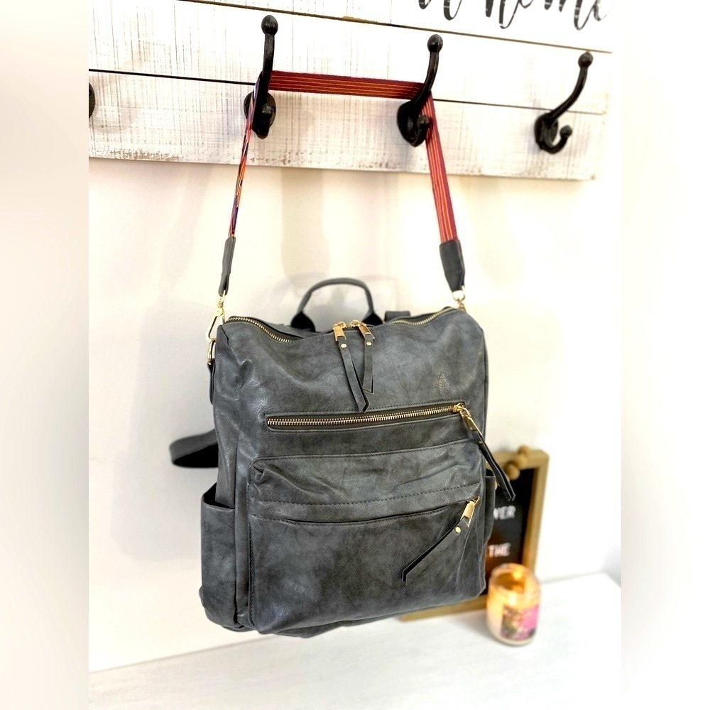 Brand NEW Camden Convertible Backpack in Grey🖤